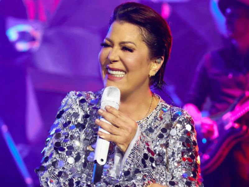 Alejandra Guzmán reaparece públicamente tras sufrir una luxación de cadera en pleno concierto