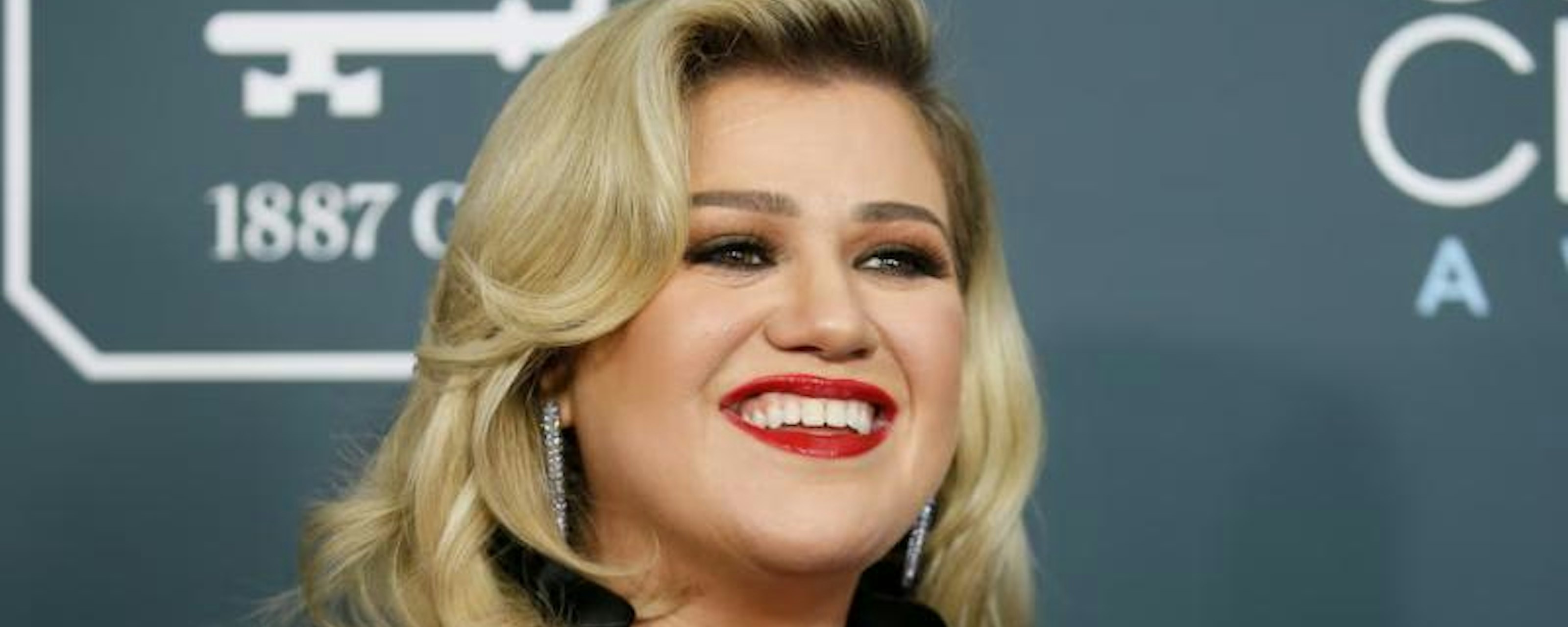 ¡Al estilo ‘Mujer Bonita’! Kelly Clarkson destroza a una tienda en Nueva York tras negarle una venta y estalla la guerra viral: “Eres un idiota y perdiste una venta enorme”
