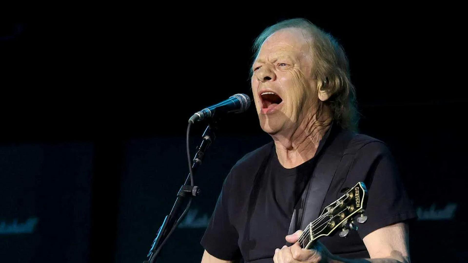 Stevie Young regresa con AC/DC tras infarto cerebral: Épico concierto en River Plate y ruta hacia México
