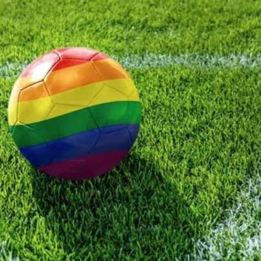 Contradicción en la cancha: El partido del 2026 que desafía al mes del orgullo LGBTIQ+ | Lokura FM