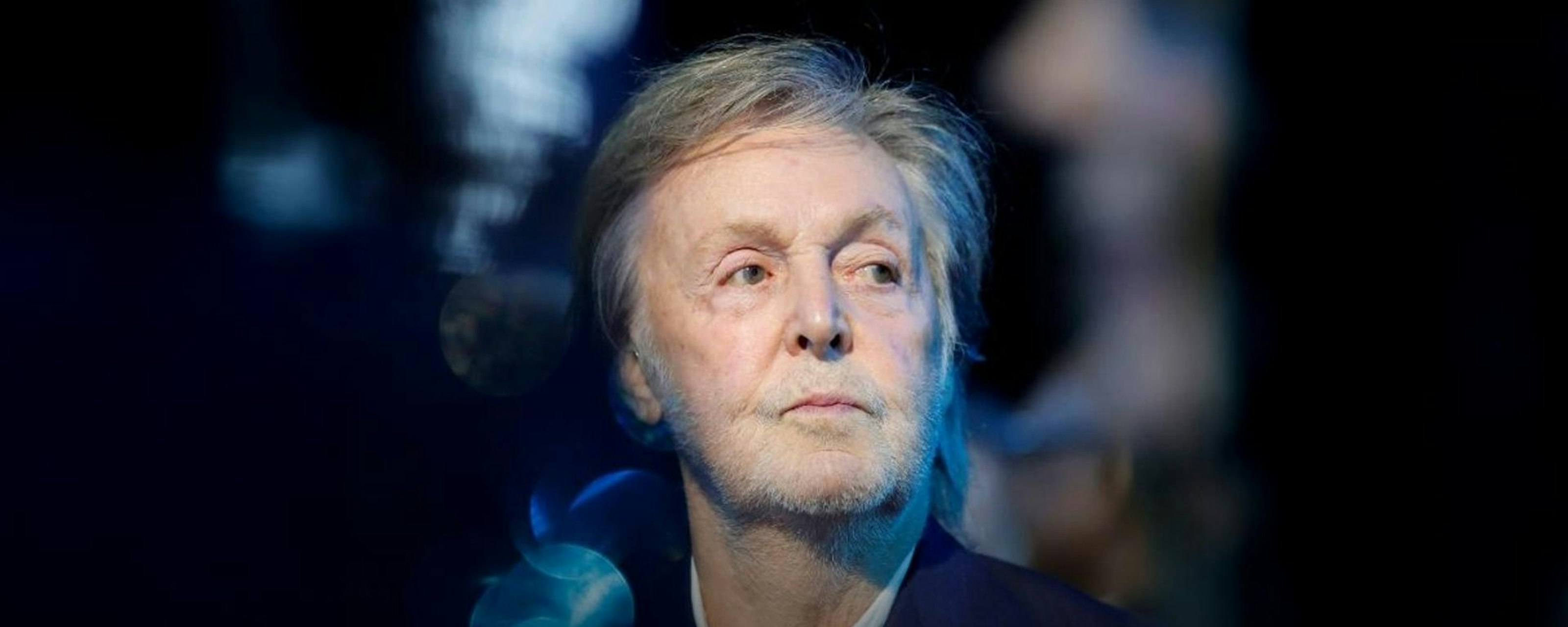 Paul McCartney le hace notar a Sam Mendes un "error" en biopics de The Beatles | Lokura FM