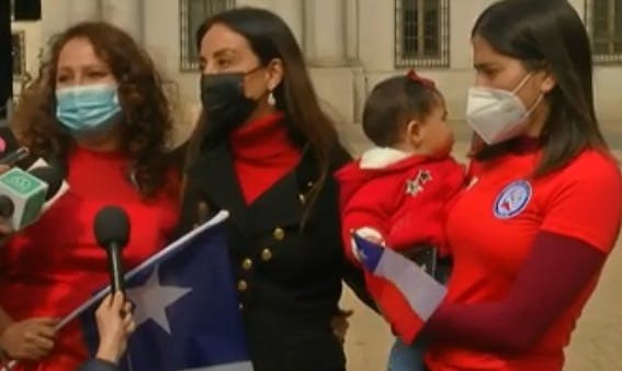 Ministra del Deporte se reúne con la familia de Alberto Abarza tras su oro paralímpico