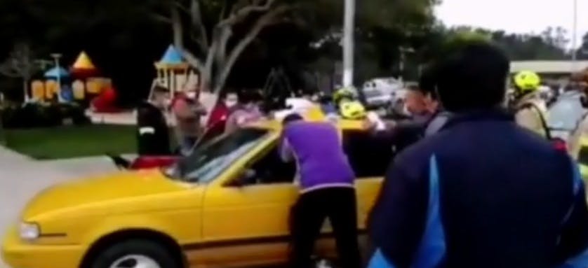 Bombera y matrona heroína: Ayudó a mujer a tener a su hijo en colectivo 