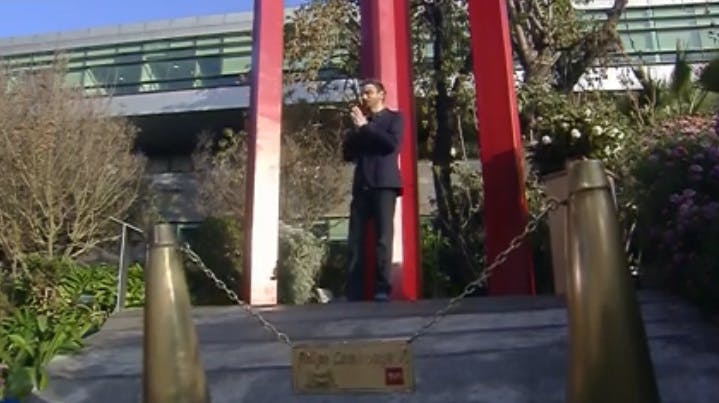 Gonzalo Ramírez rinde emotivo homenaje a las víctimas del accidente aéreo de Juan Fernández