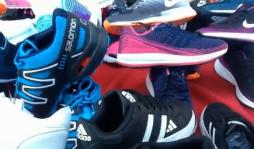 Mafias disputan terrenos para vender zapatillas falsificadas en Chile 