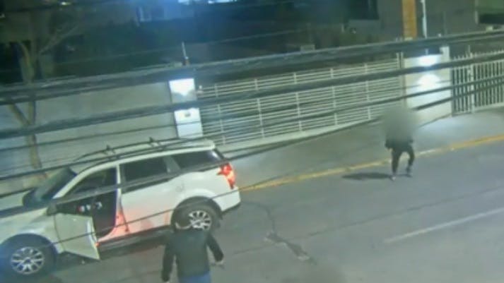 Detienen a conductor de aplicación que agredió a joven en Las Condes