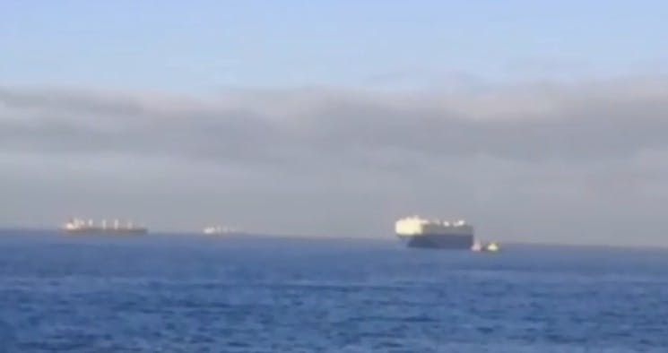 Mega taco en el mar: Oleaje impide que barcos recalen en puerto de San Antonio 