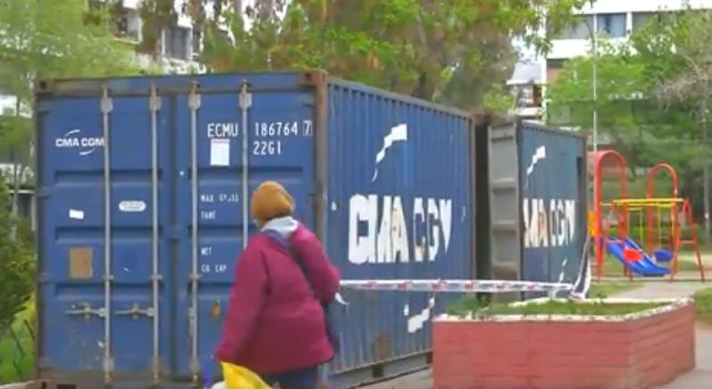 Ñuñoa: Vecinos usarán container como baño por arreglos en sus departamentos