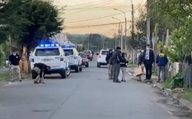 Bebé de un año muere por un disparo durante pelea de bandas rivales en Temuco