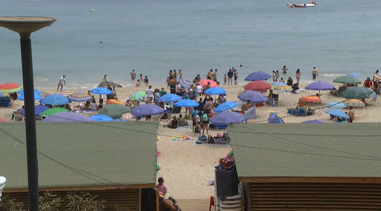 Aglomeraciones y relajo de medidas: Los cuidados en la playa para evitar contagios COVID-19