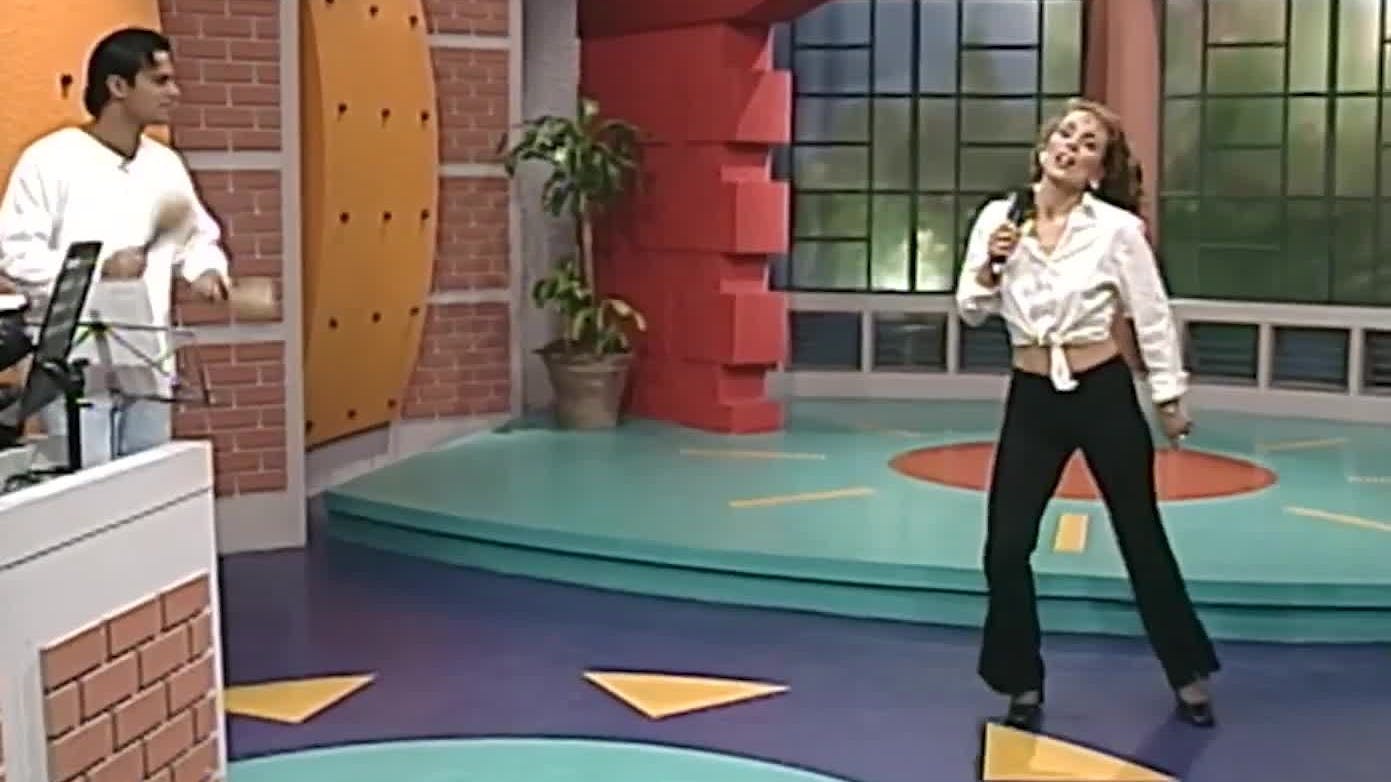 Karen nos deslumbra con su show | Pase lo que pase - T1E33