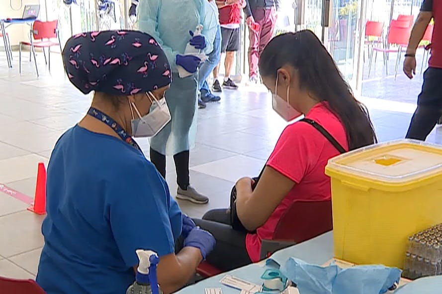 Ante cifra récord de casos: Expertos de salud estiman baja de contagios en las próximas semanas