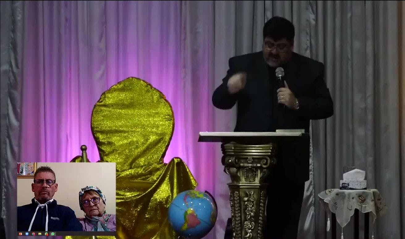 Acusan a pastor de engañar y quitar casa a mujer de 78 años