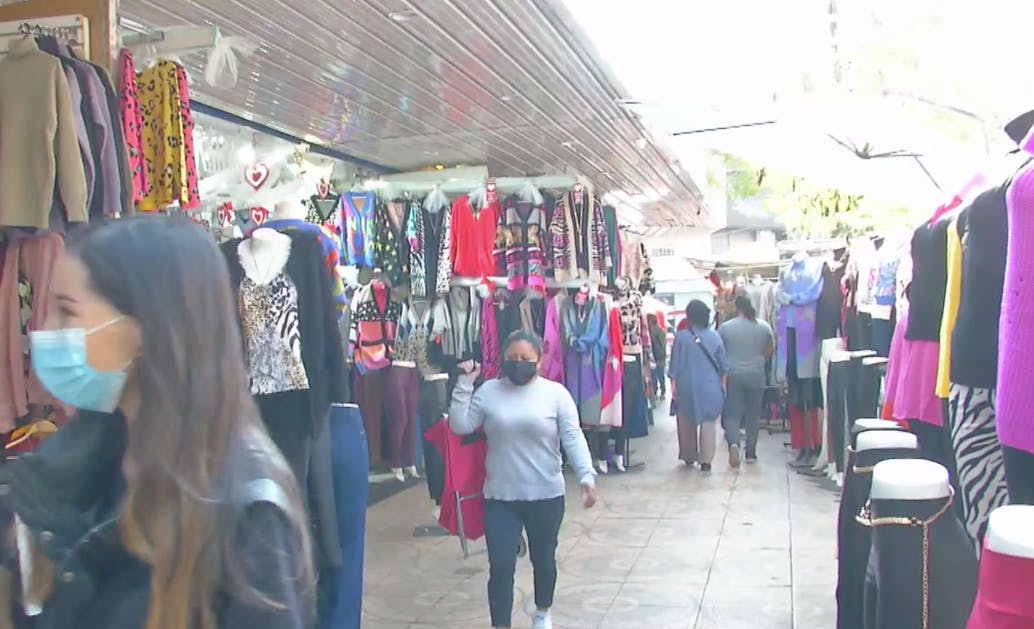 Patronato se reactiva con ofertas de ropa de invierno 