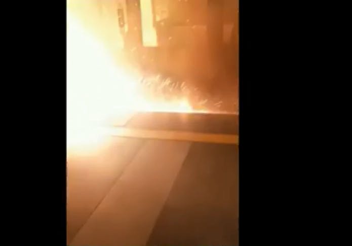 Así fue la explosión que provocó la evacuación de estación del Metro 