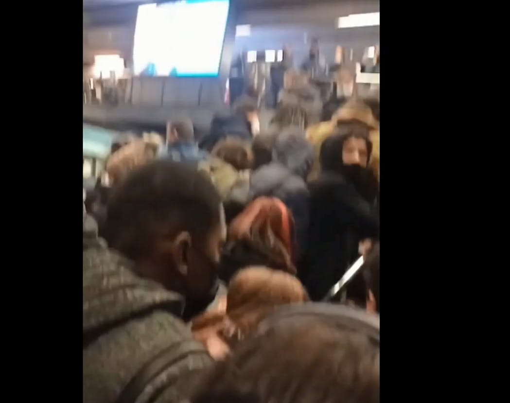 ¿Es un peligro el comercio ambulante en el Metro ante una evacuación masiva en una estación?