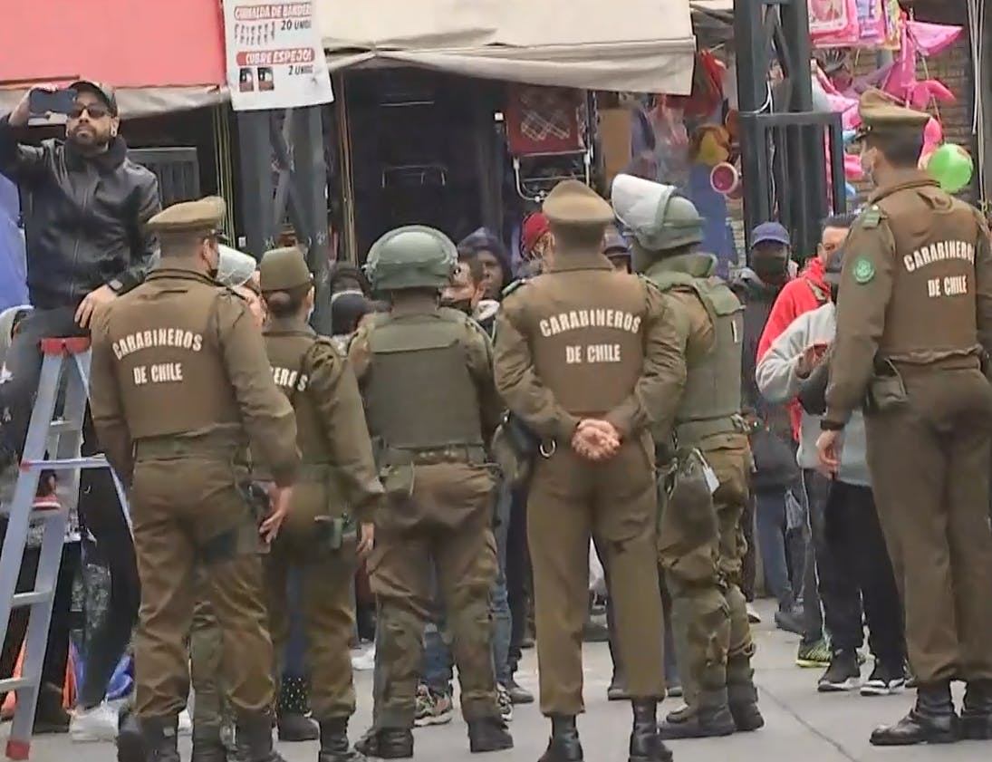 Tensión en operativo policial en barrio Meiggs tras detención de ambulantes