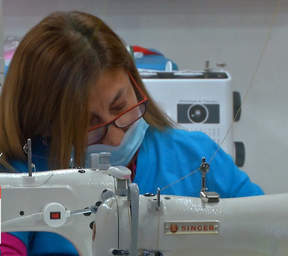 El regreso de las modistas: Los mejores datos para reparar ropa y darle una nueva vida