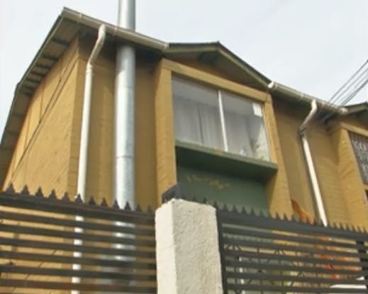 Dueña y arrendatarios se enfrentan por deudas y reparaciones de casa en San Bernardo
