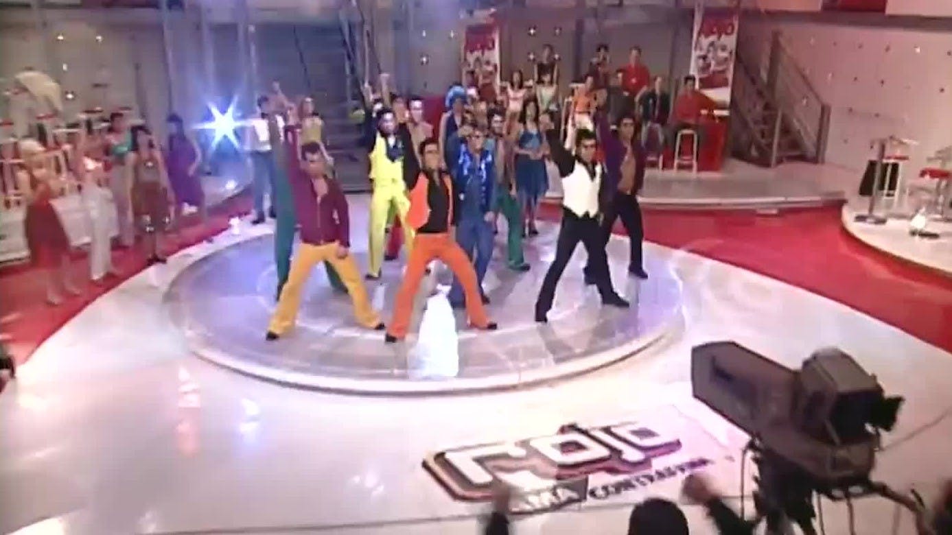 Bailarines y cantantes en modo baile | Rojo Fama contrafama - T3E64