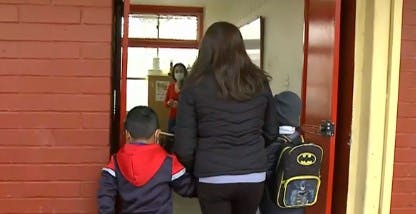 Apoderados y sostenedores se refieren al adelanto y extensión de vacaciones de invierno en colegios