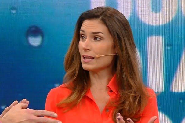 Carolina Escobar recuerda su paso como relatora de carrera de autos 