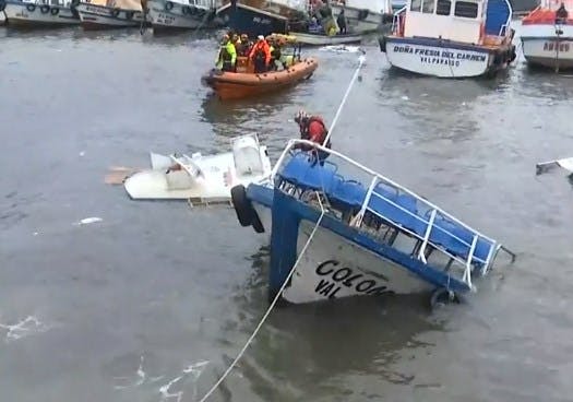 Dos lanchas y tres botes se hundieron en el Muelle Prat