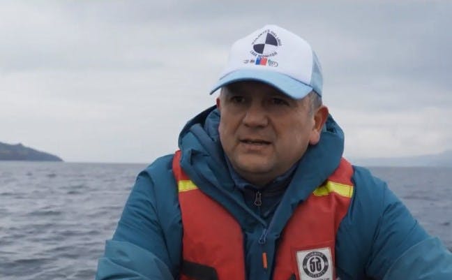 Camiseteados: Víctor Durán y su increíble lucha por proteger los lagos de Chile