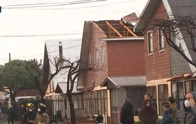 Fuertes vientos provocan voladuras de techo en Talcahuano