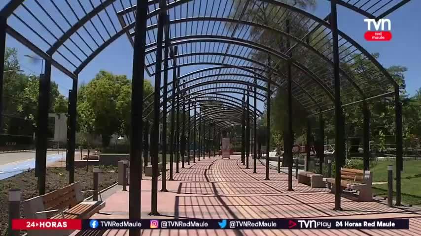 Ministra visita construcción de Parque Río Claro