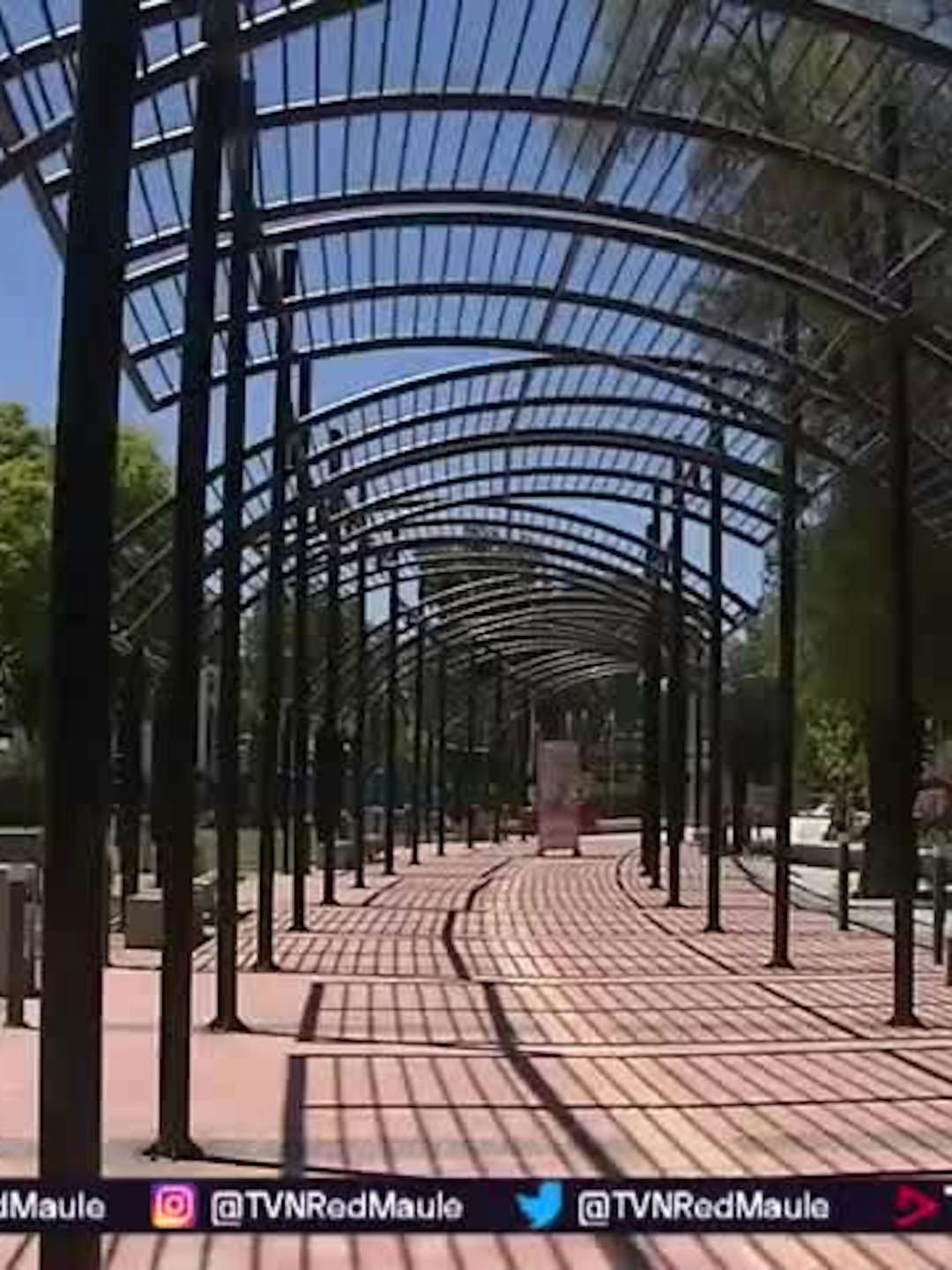 Ministra visita construcción de Parque Río Claro