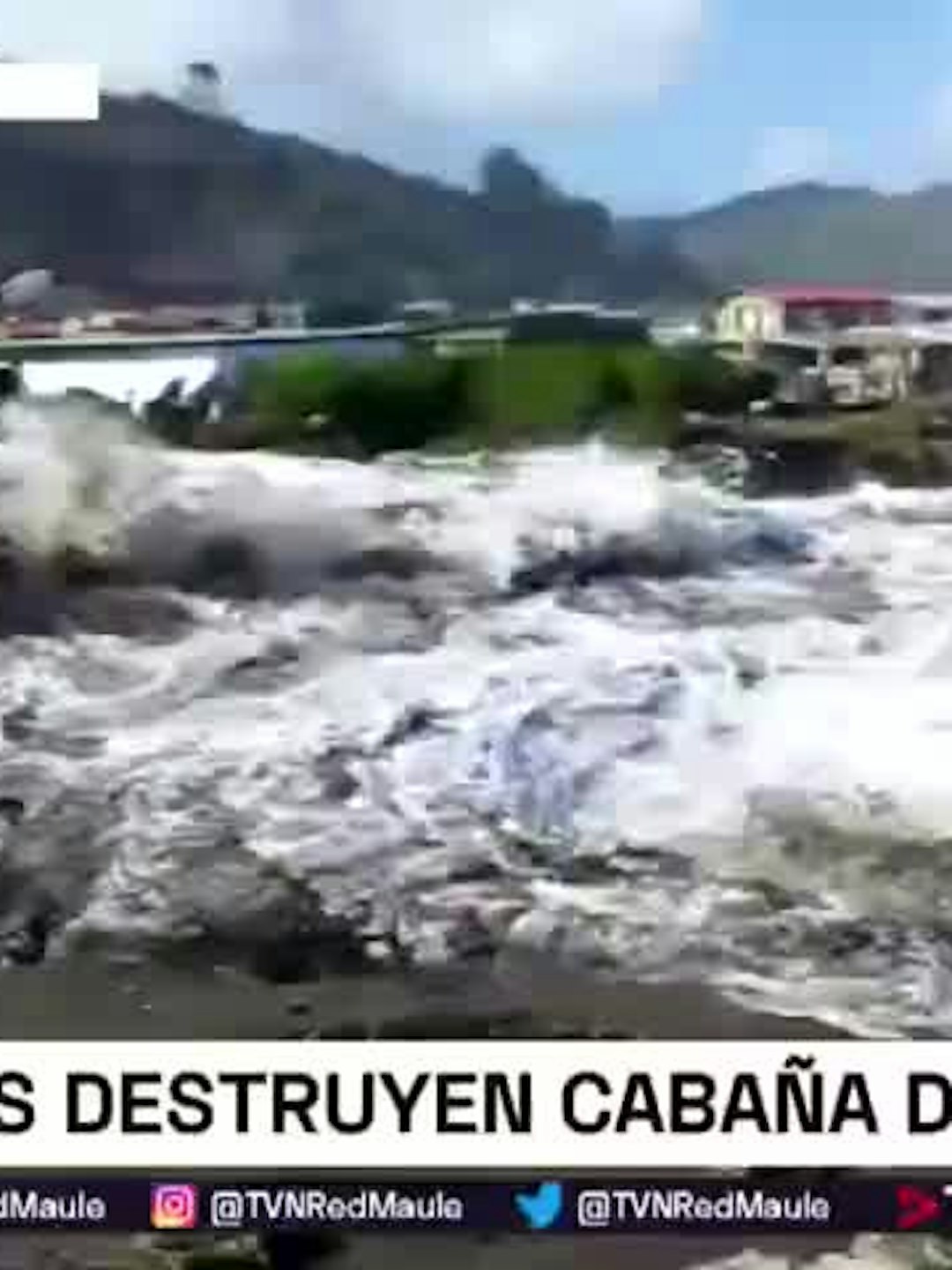 Intensas marejadas destruyen cabaña en Iloca
