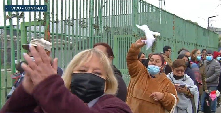 Vecinos de Conchalí se reúnen para despedir al gran Zalo Reyes 