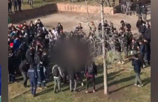 Preocupación por violentas peleas entre estudiantes escolares
