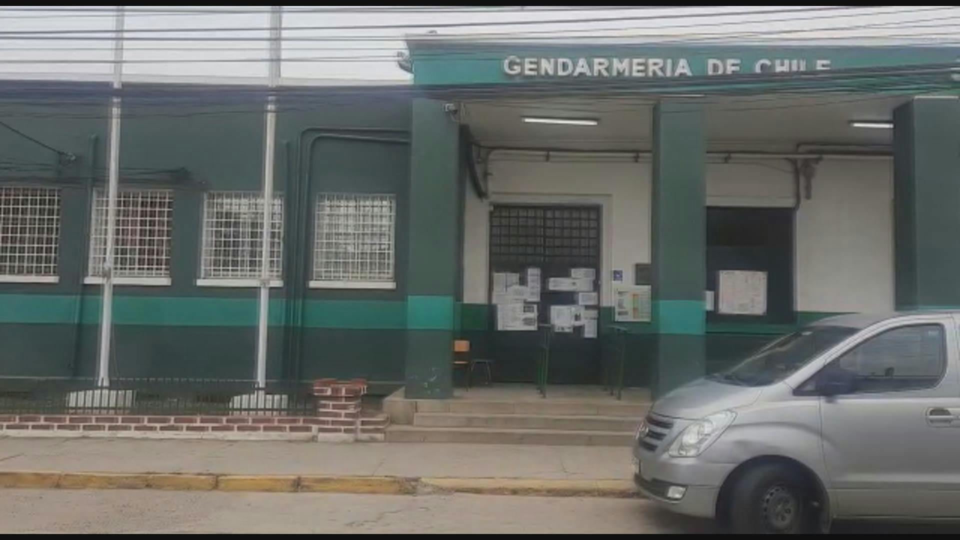 Gendarmes de San Antonio evita fuga de internos tras descubrir forado en su interior