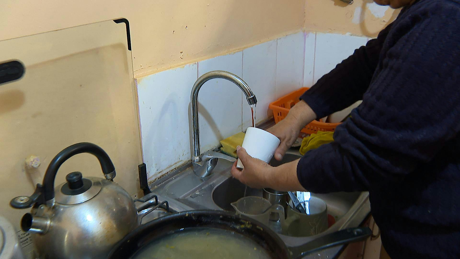 Municipio porteño deberá abastecer con 100 litros de agua diarios a vecinos de Laguna Verde