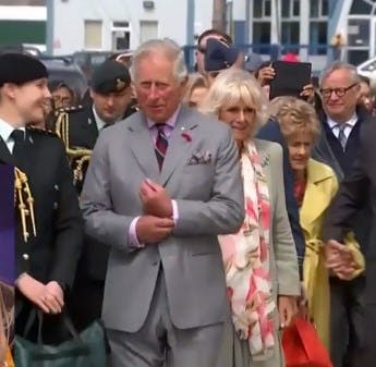 ¿Cómo fue la relación de Carlos III con su madre, la reina Isabel II?