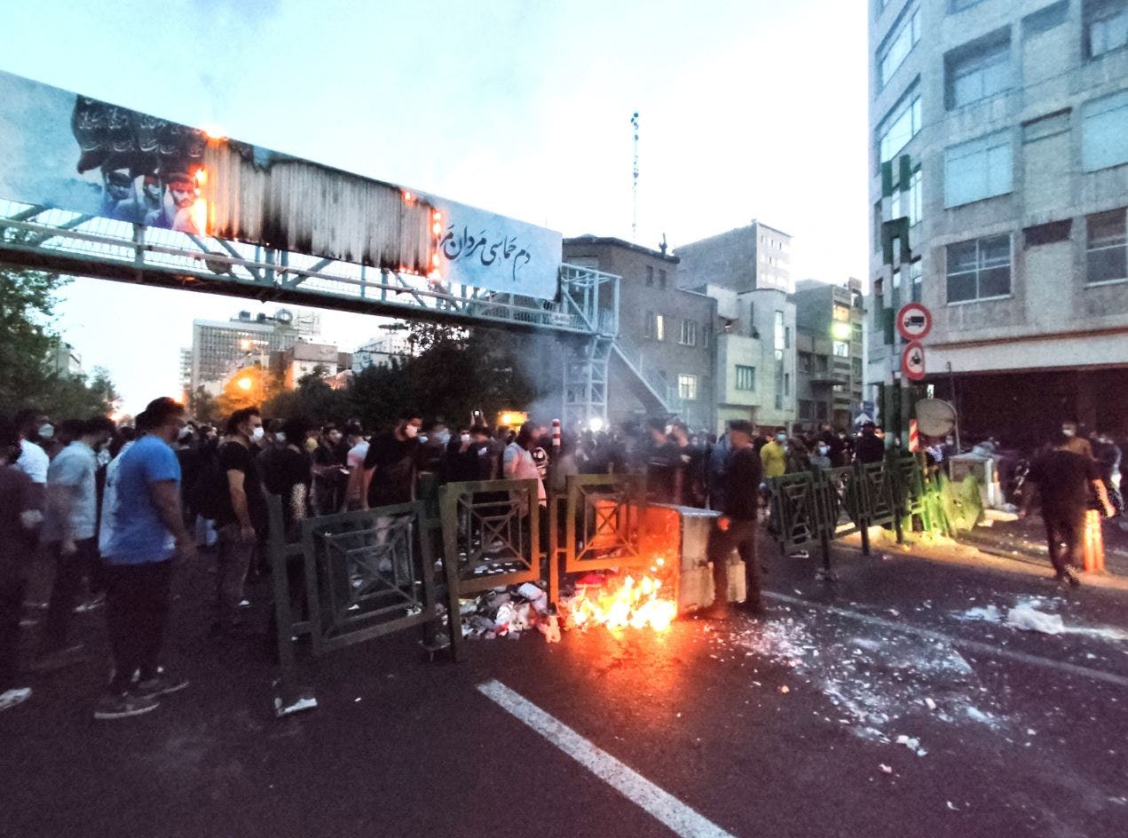 Analista por protestas en Irán: Se requieren presiones a largo plazo para que el sistema se rompa