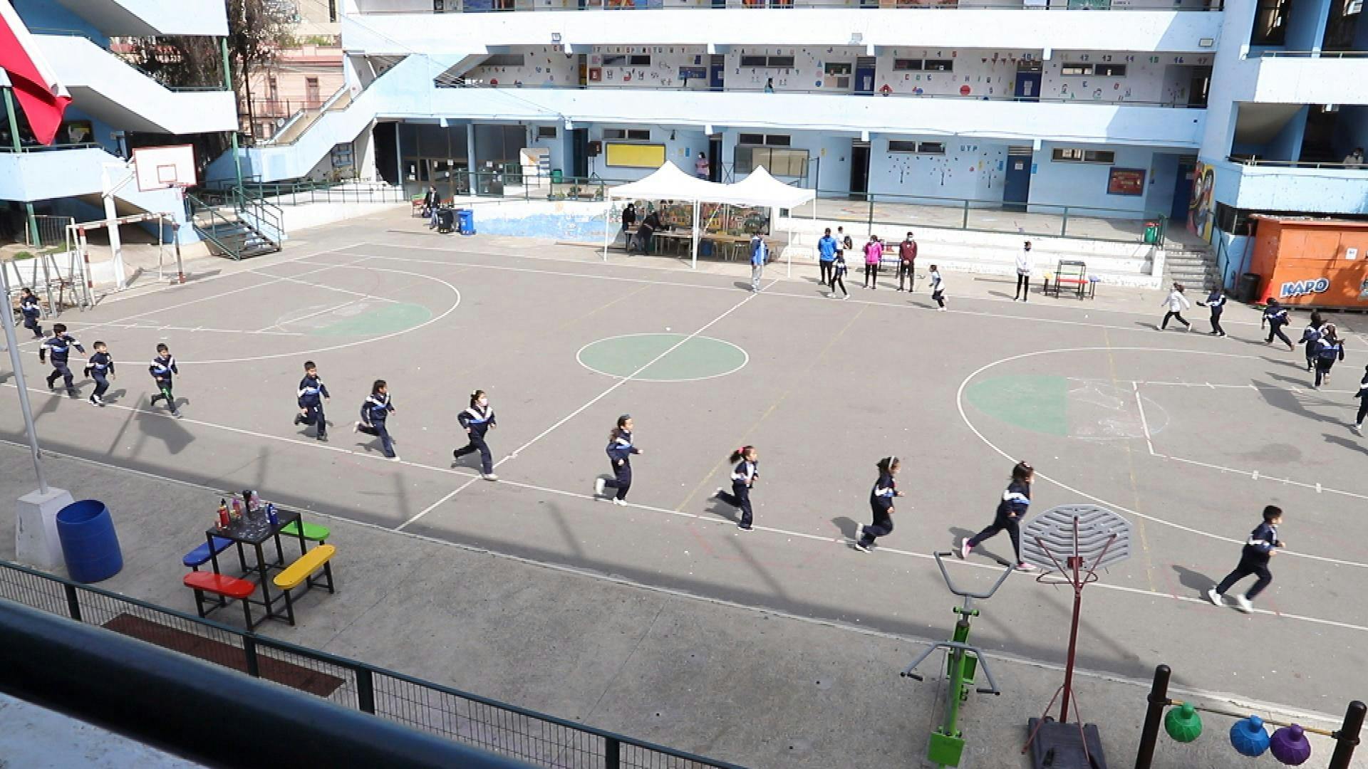 Autoridades visitaron escuela para presentar cambios en protocolos covid