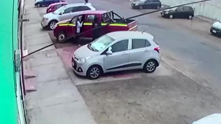 Dos violentos robos de vehículos ocurridos en Antofagasta quedaron registrados en video