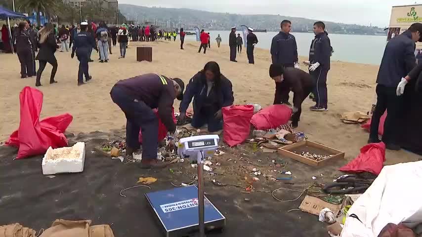 Se celebra el día mundial de la limpieza en Valparaíso