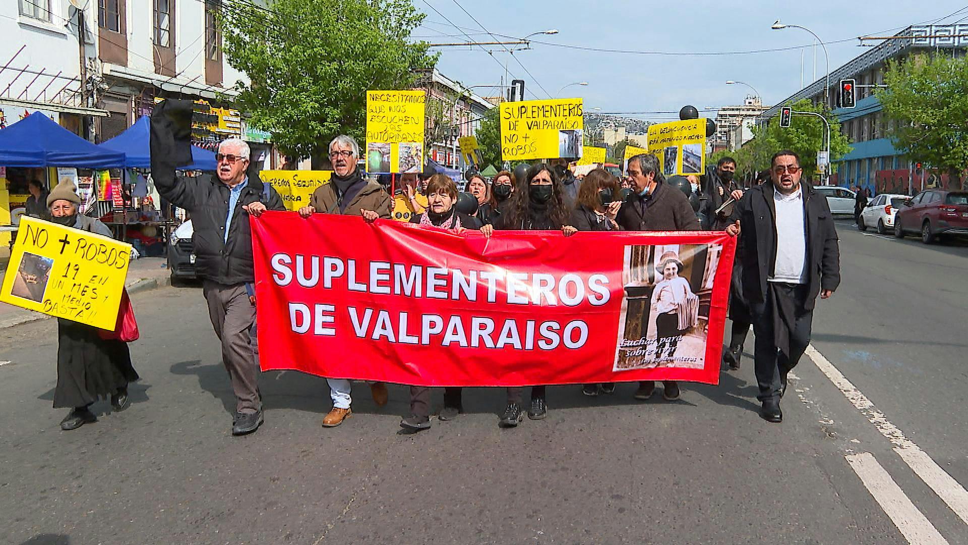 Kiosqueros marcharon por Valparaíso y piden intervención ante constantes hechos delictuales en sus negocio