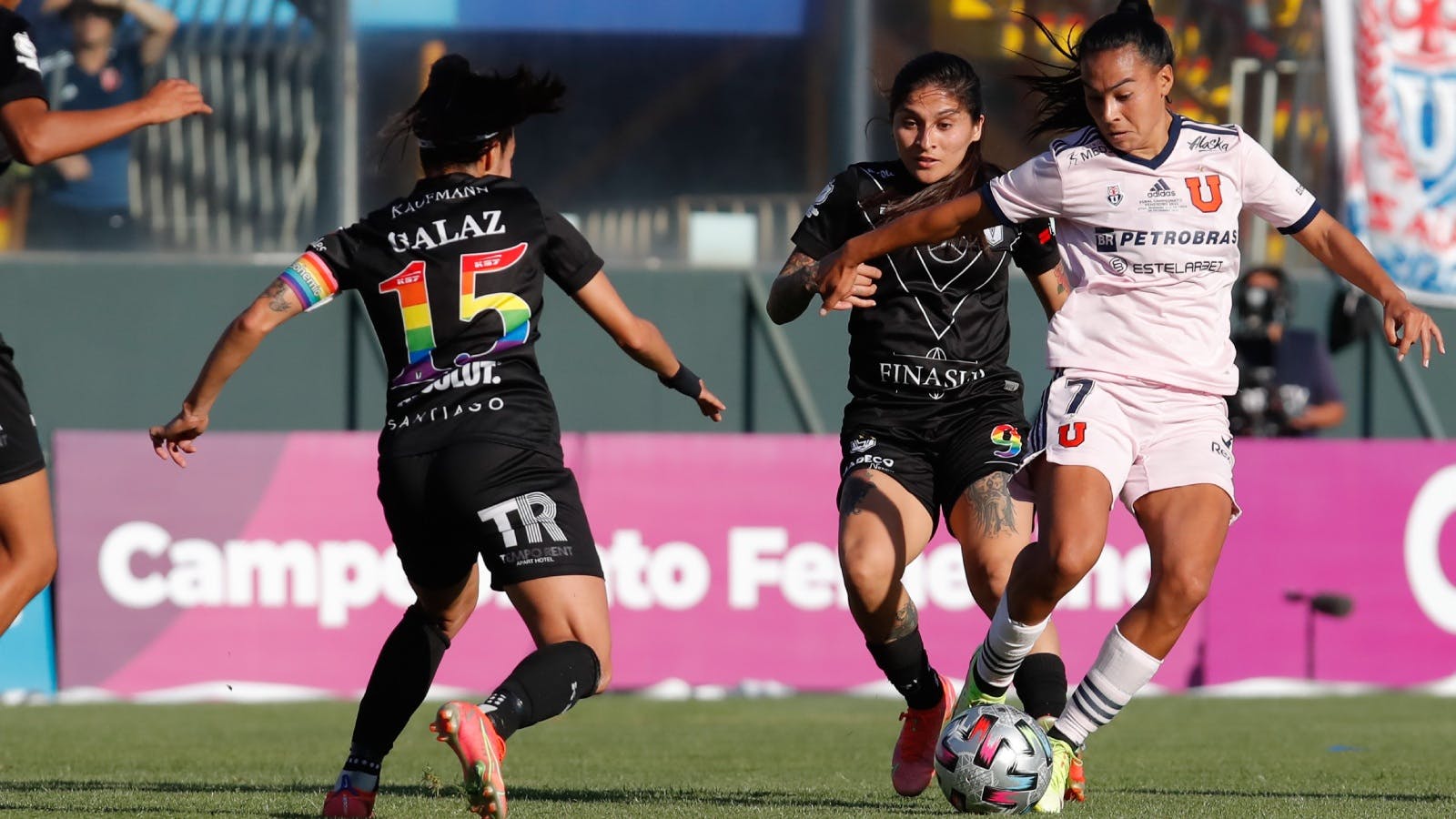 Ministra Benado por profesionalización del fútbol femenino: Es un gran avance