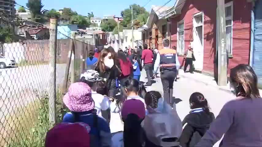 Preparan a escolares ante terremoto y tsunami