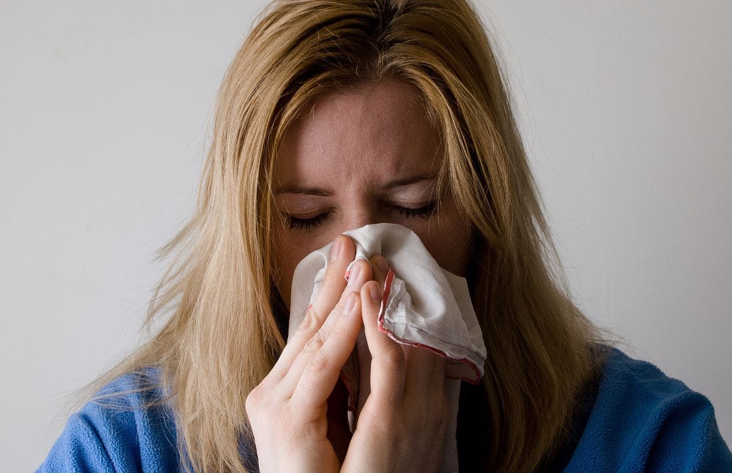 Pediatra detalla cómo sobrellevar alergias: Pueden durar seis semanas