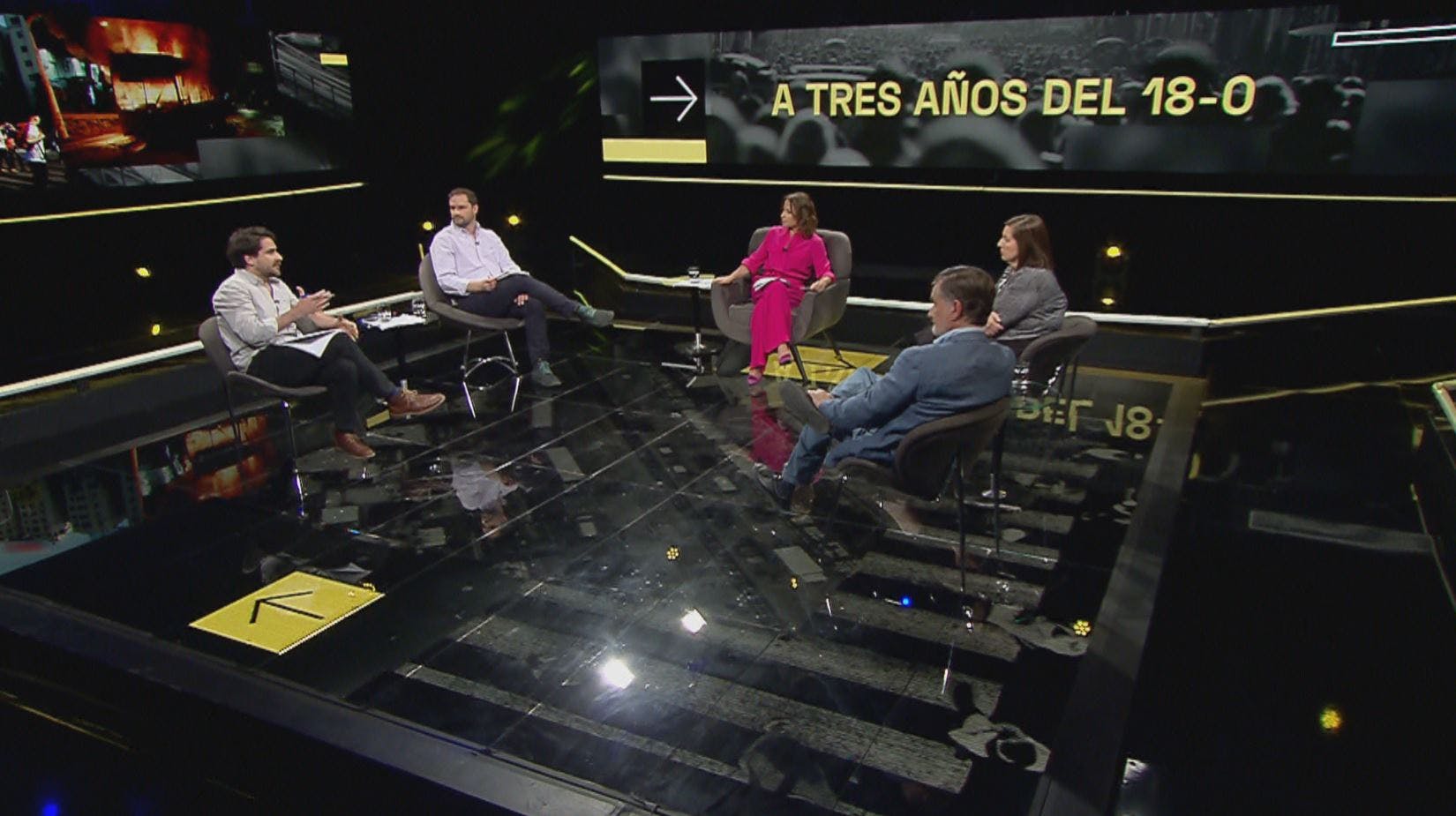 Panel político debate sobre el rol del Gobierno de cara a un nuevo 18 de octubre