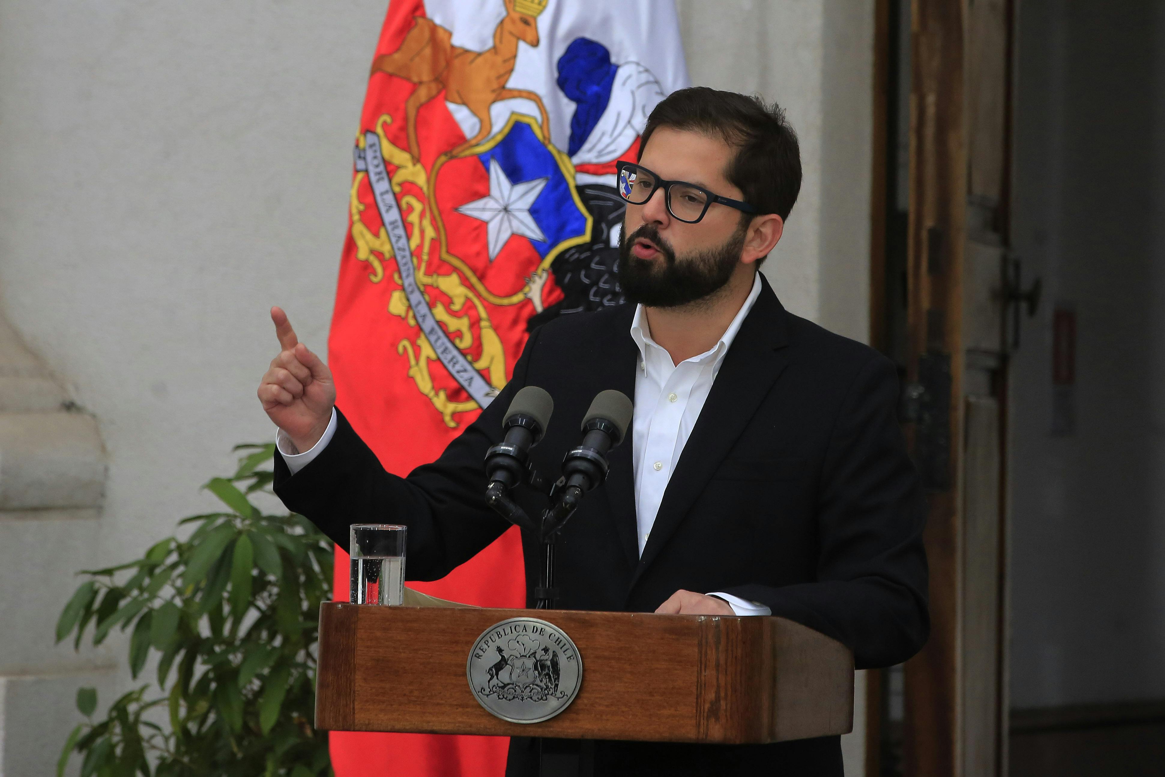 Analista por discurso de Boric en 18-O: Se hace cargo de que las cuestiones más importantes siguen de la misma manera