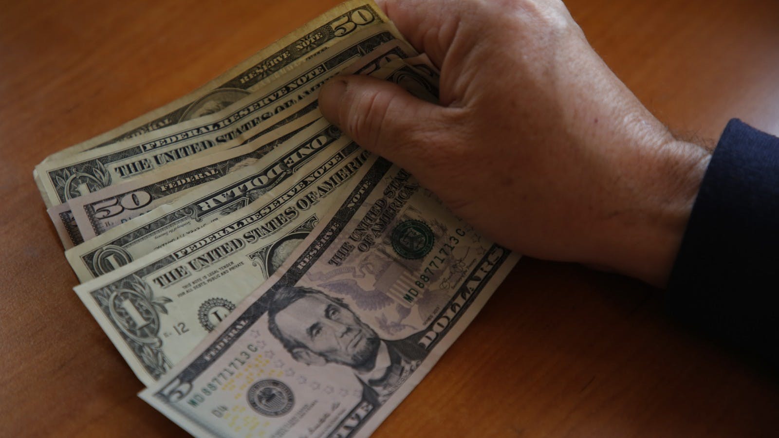 Experto por desplome del dólar: Esta corrección es una oportunidad de compra