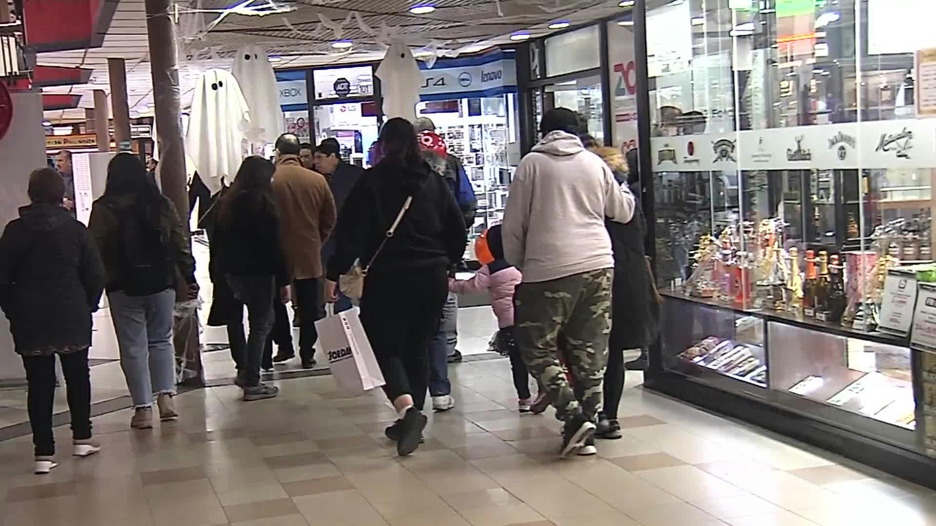 ARGENTINOS CRUZAN LA FRONTERA PARA COMPRAR EN CHILE
