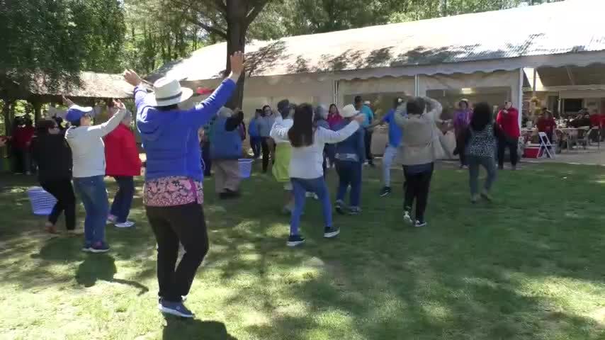 Adultos mayores celebran su mes